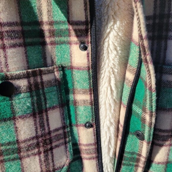 MEN'S Bass Outdoors Insulated Plaid Jacket. Size Small. New With Tags $89. - Picture 6 of 10